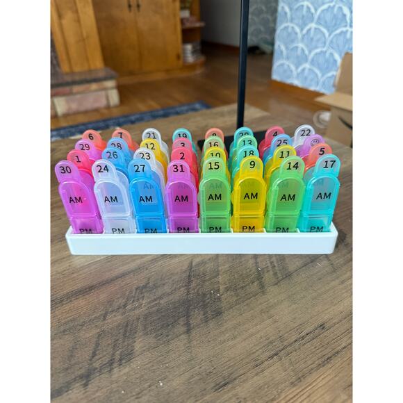 31+1 Day Daily Morning/Evening Medication Organizer - Picture 1 of 4